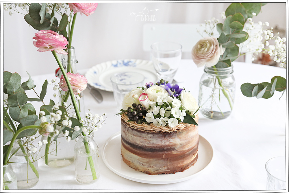 Repas entre amies - Gros gâteau romantique - Petits Béguins