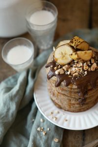 Pancakes Healthy à la banane - Recette sans lactose - Maïa Chä